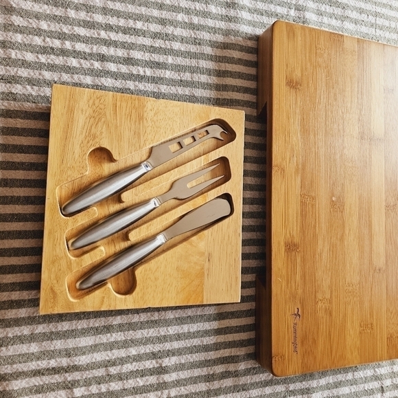 Oak finished cheese board - Picture 2 of 4